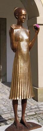 oasentag-fuer-frauen-eine-frau-steht-auf4119774