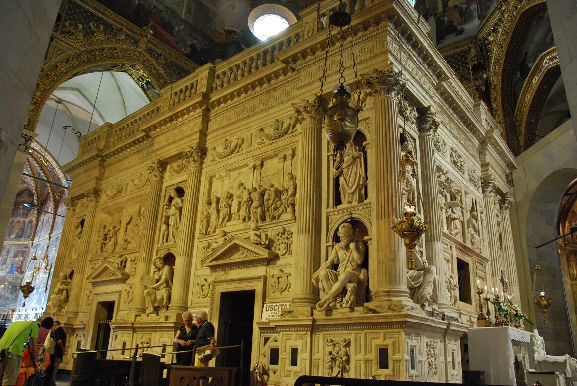 Loreto-Heiligtum innerhalb der Wallfahrtsbasilika Loreto/Italien