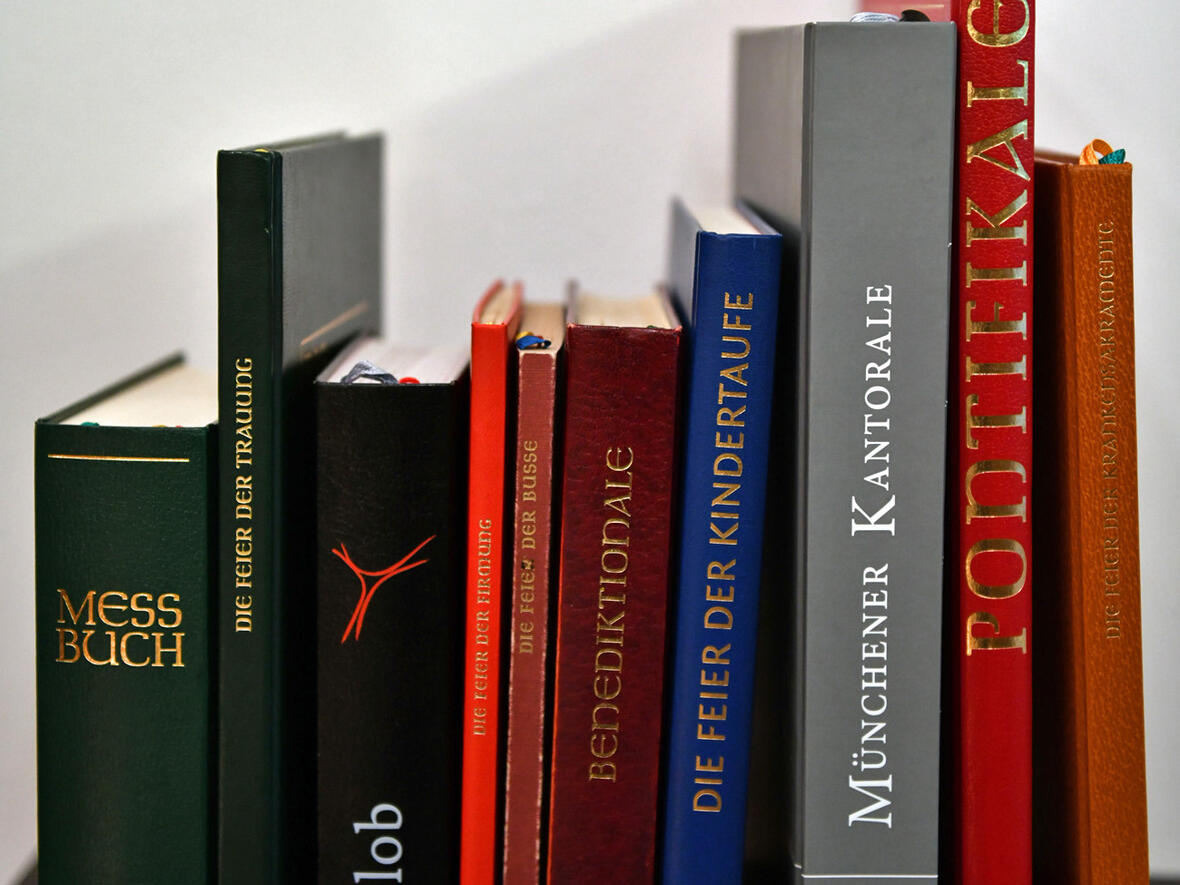 Auch die liturgischen Bücher werden im Kurs eine Rolle spielen. (Foto: Julian Schmidt / pba)