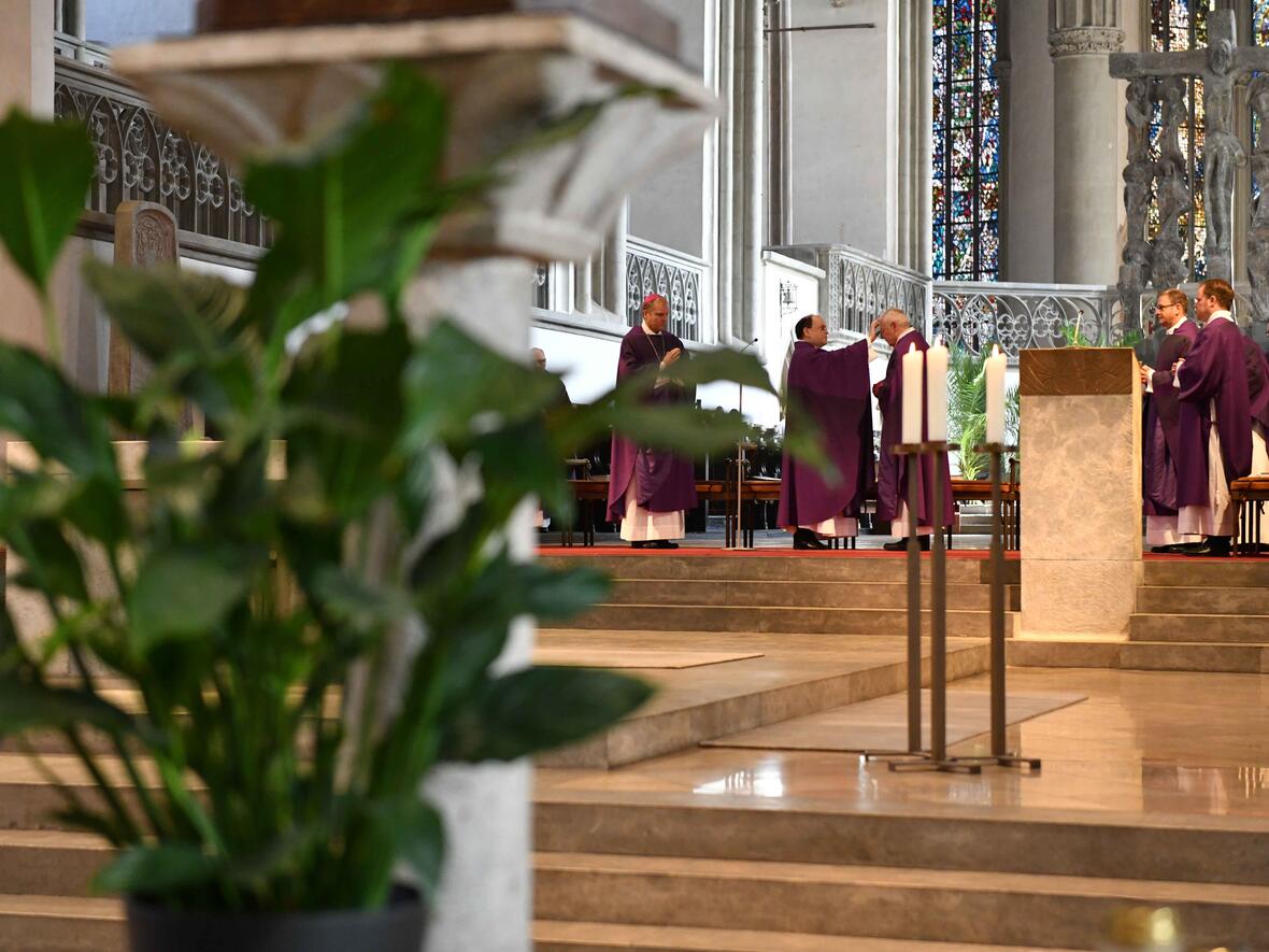 vortrag-zum-bronzeportal-des-augsburger-doms3681235