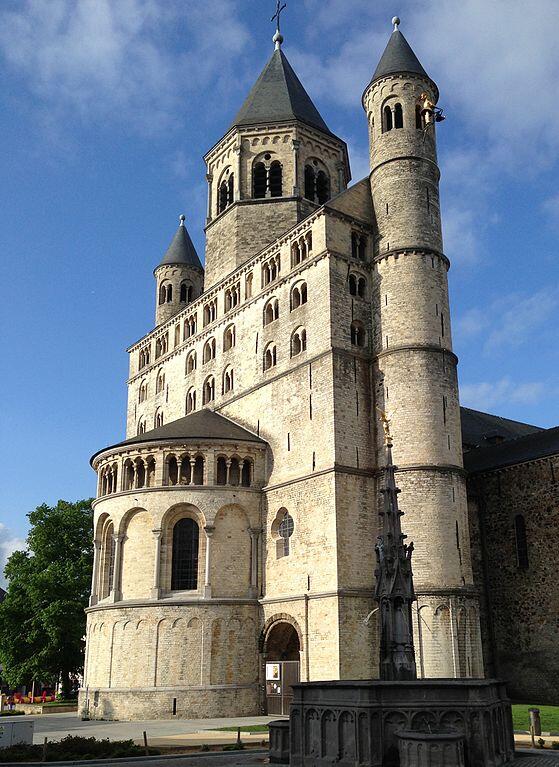 Westwerk der Stiftskirche Sainte-Gertrude in Nivelles, 12. Jahrhundert. Foto: Pierre HUART (CC BY-SA 3.0)