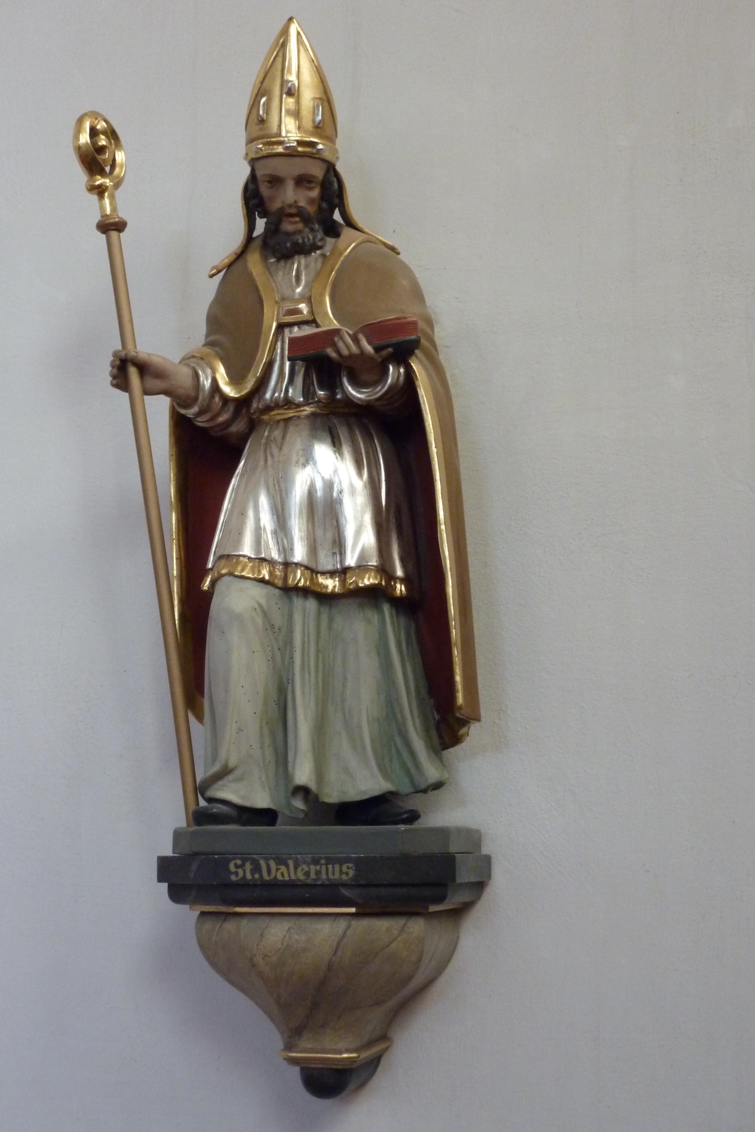Skulptur in der Pfarrkirche St. Valerius in Baar-Wanderath (Eifel). Foto: GFreihalter (CC BY-SA 3.0)