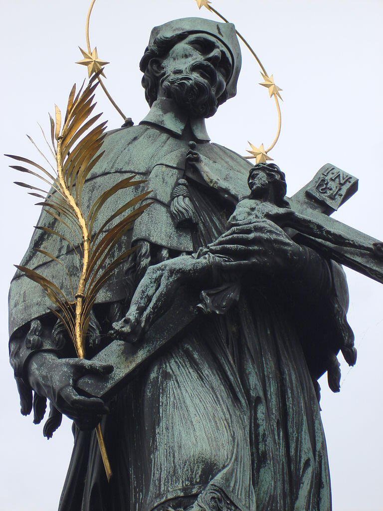 Statue auf der Prager Karlsbrücke am Ort seines Martyriums, 1683. Foto: Aw58 (CC BY-SA 3.0)