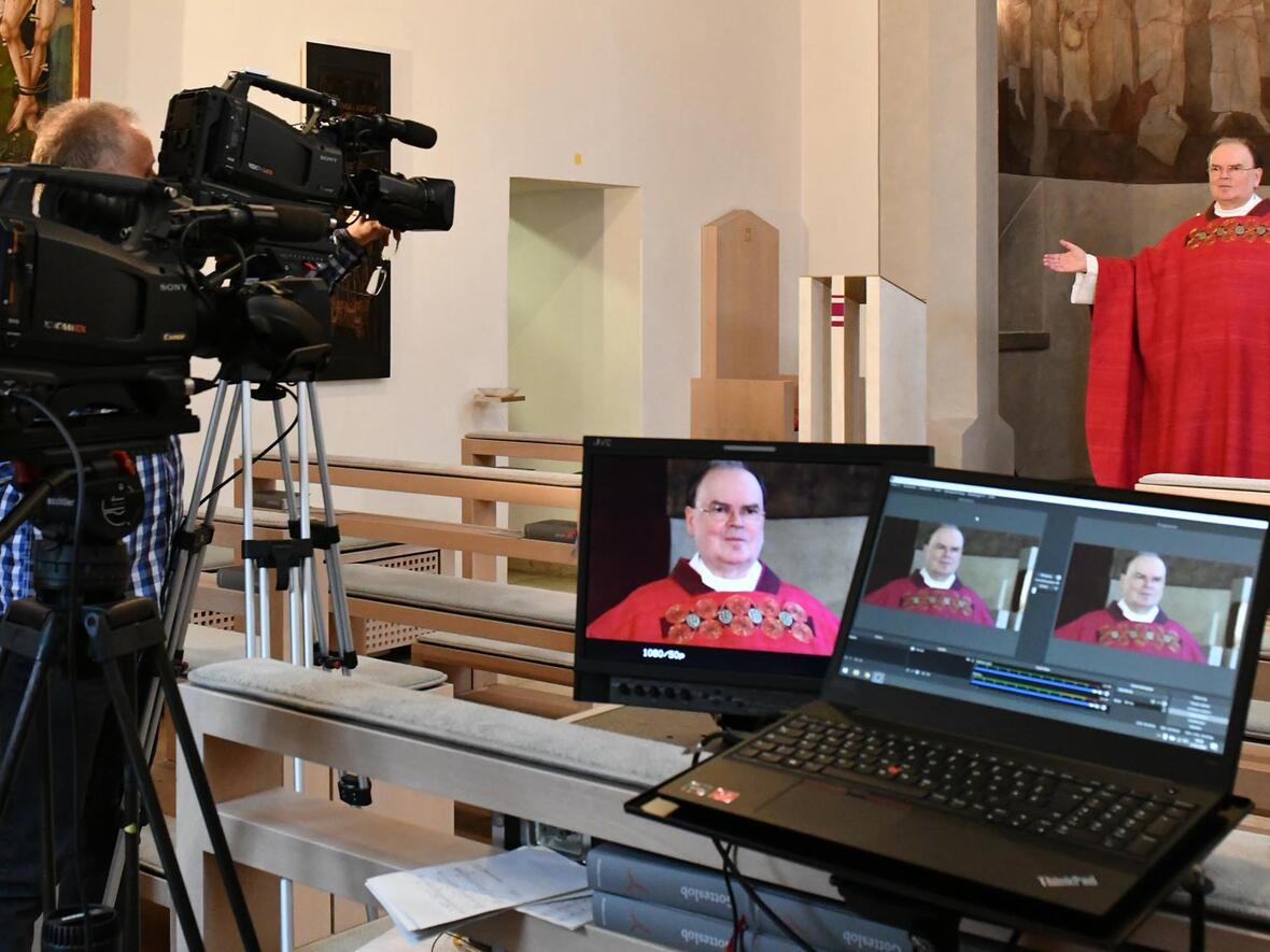 Der heutige Bischof Dr. Bertram Meier ins seiner Zeit als Apostolischer Administrator während einer Gottesdienstfeier in der Bischöflichen Hauskapelle (Foto: Daniel Jäckel / pba)