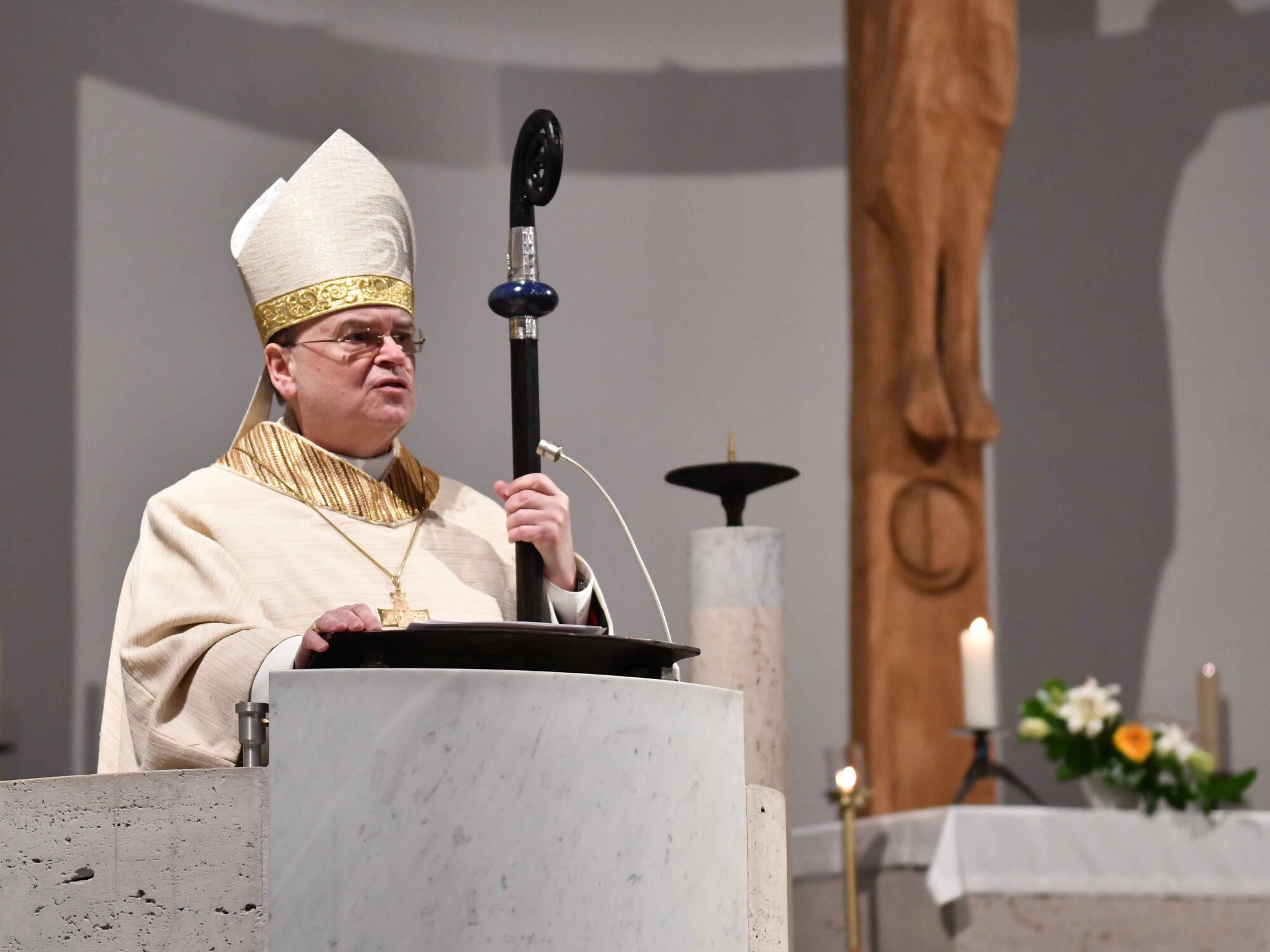 Bischof Dr. Bertram Meier_Predigt in Nördlingen_Maria Steber_pba