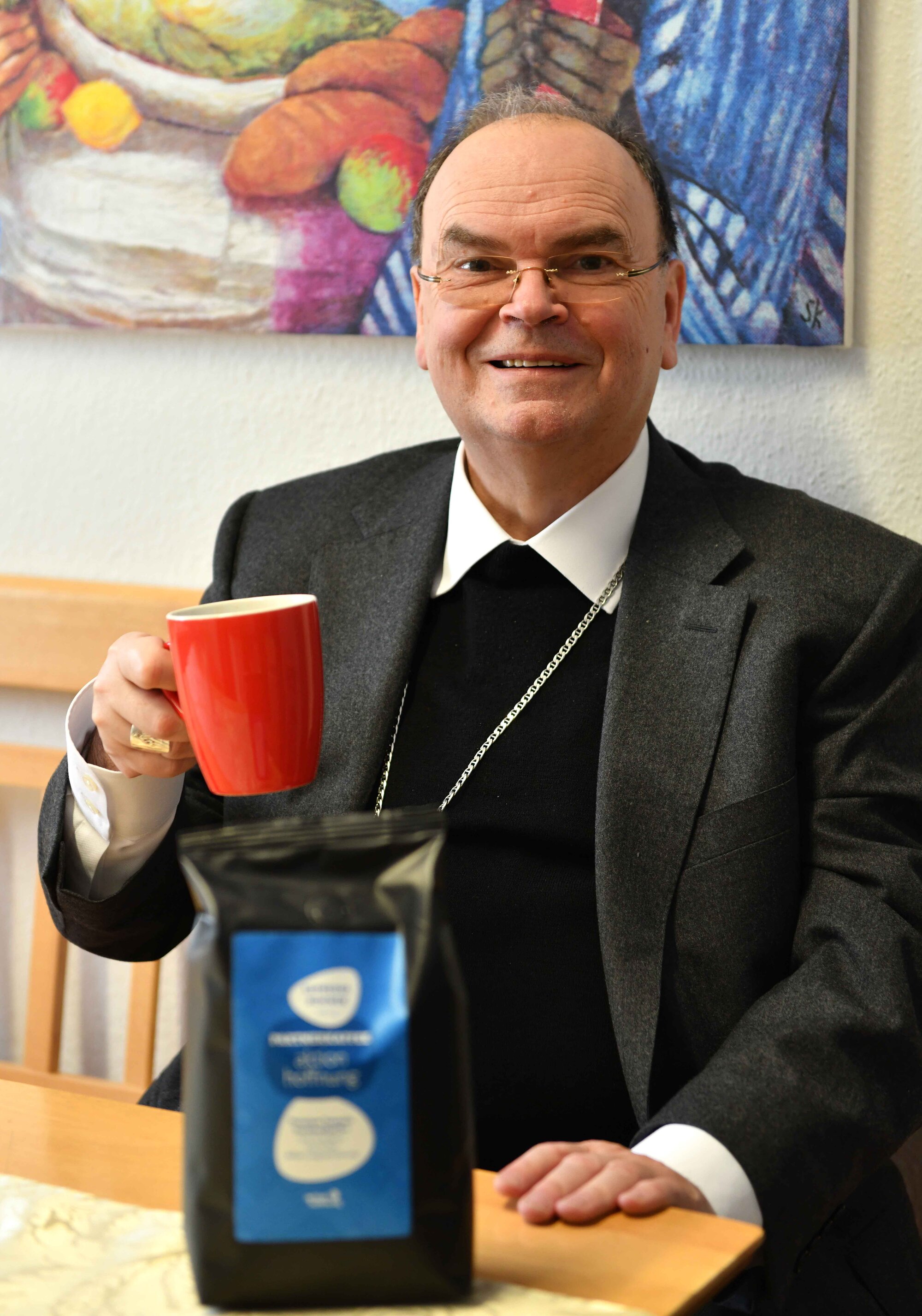 Bischof Bertram unterstützt das Partnerkaffee-Projekt der aktion hoffnung_Hochkant (Foto Maria Steber_pba)