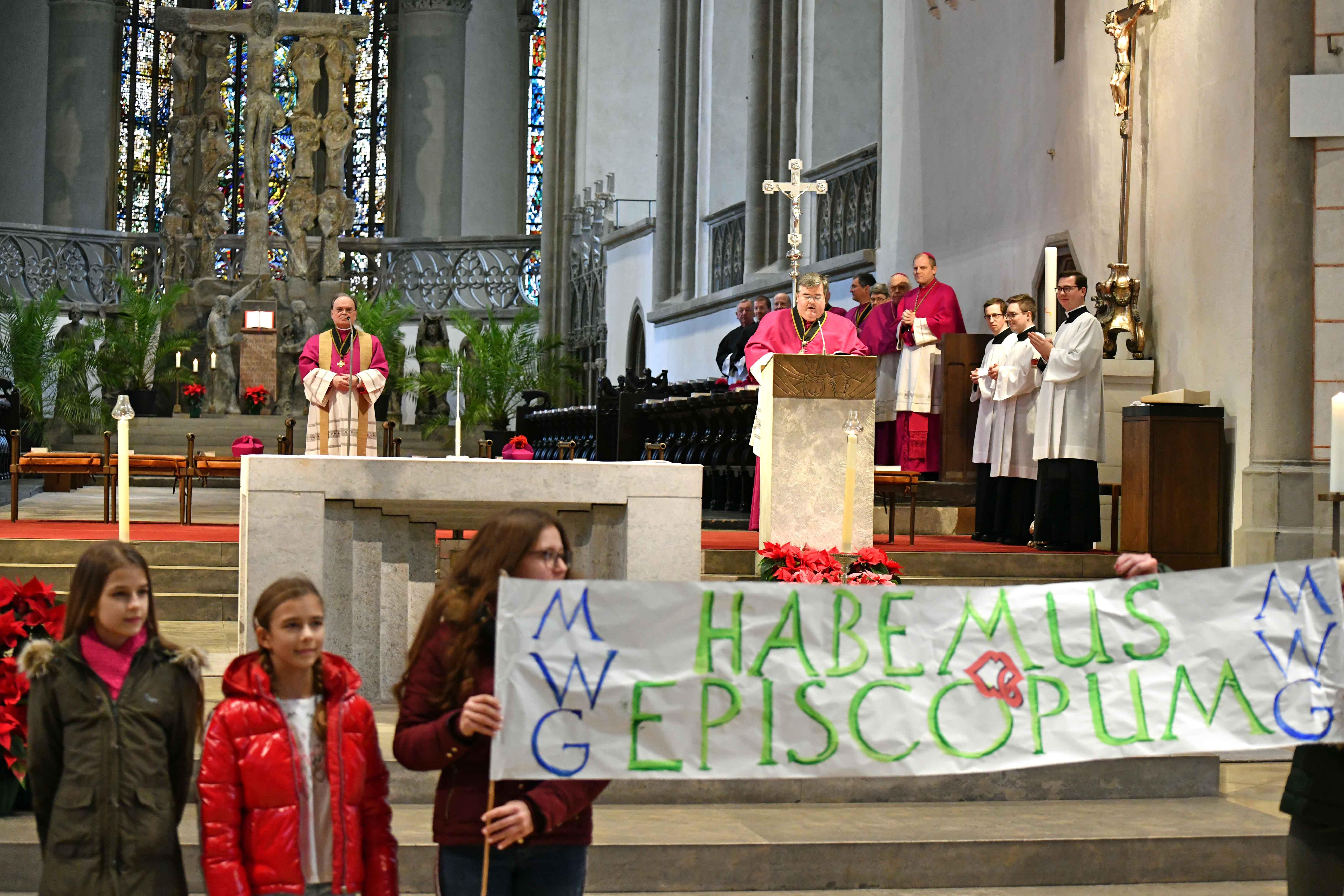 01-bekanntgabe-neuer-bischof-von-augsburg_habemus-episcopum-foto-nicolas-schnall_pba3656300