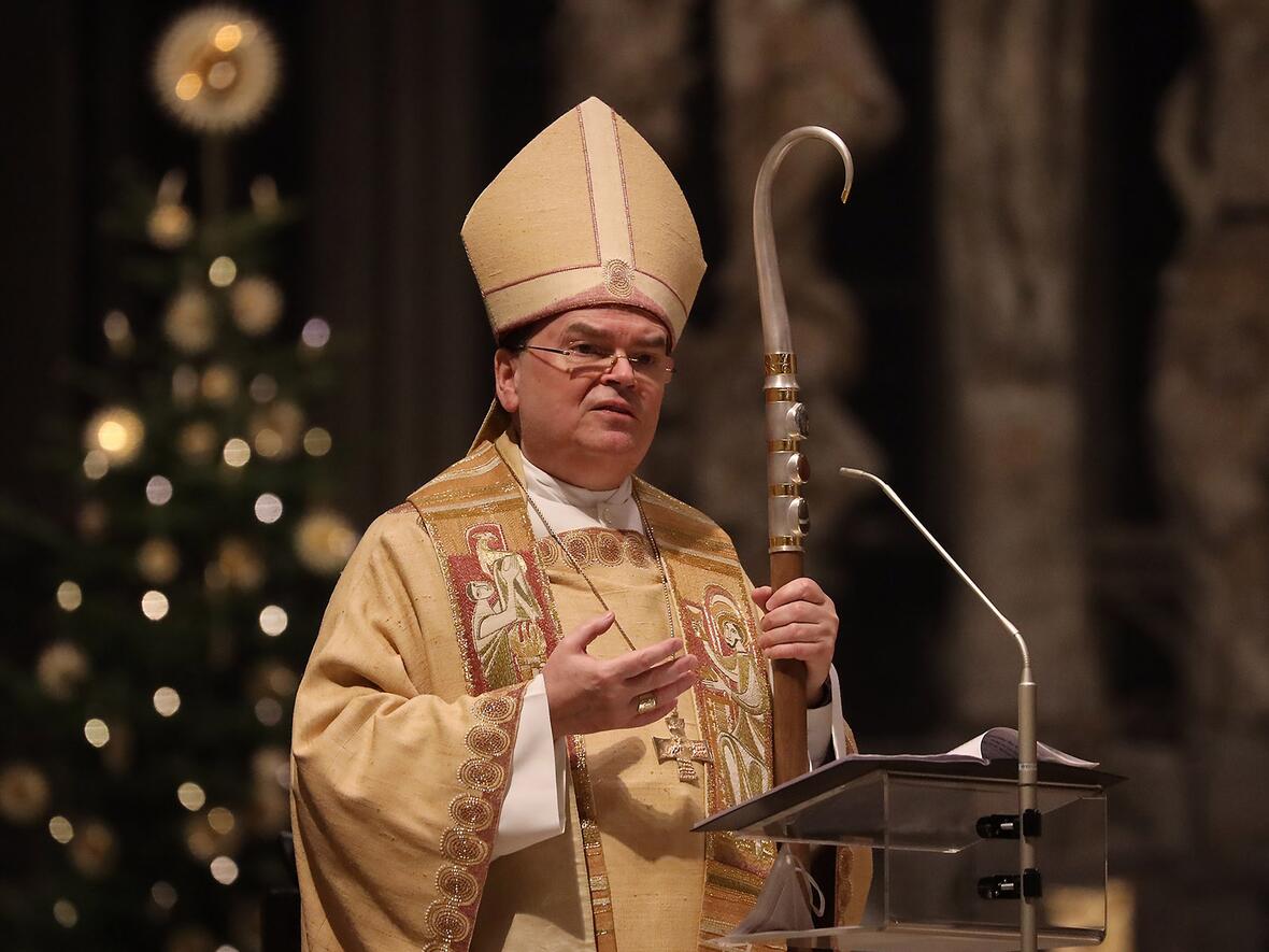 bischof-bertram-bei-der-christmette-im-hohen-dom-foto-annette-zoepf-pba3965138