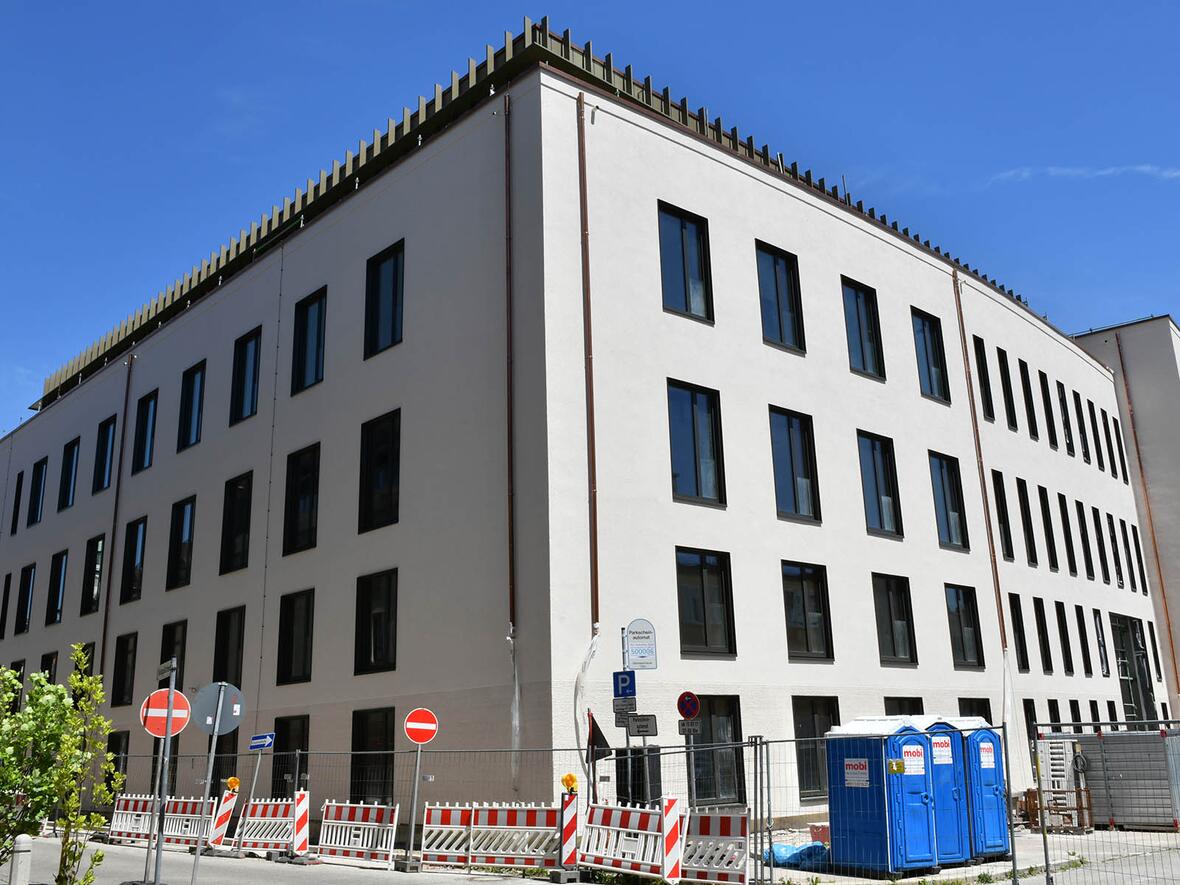 die-aussenfassade-des-buerogebaeudes-am-hafnerberg-foto-daniel-jaeckel-pba3937138