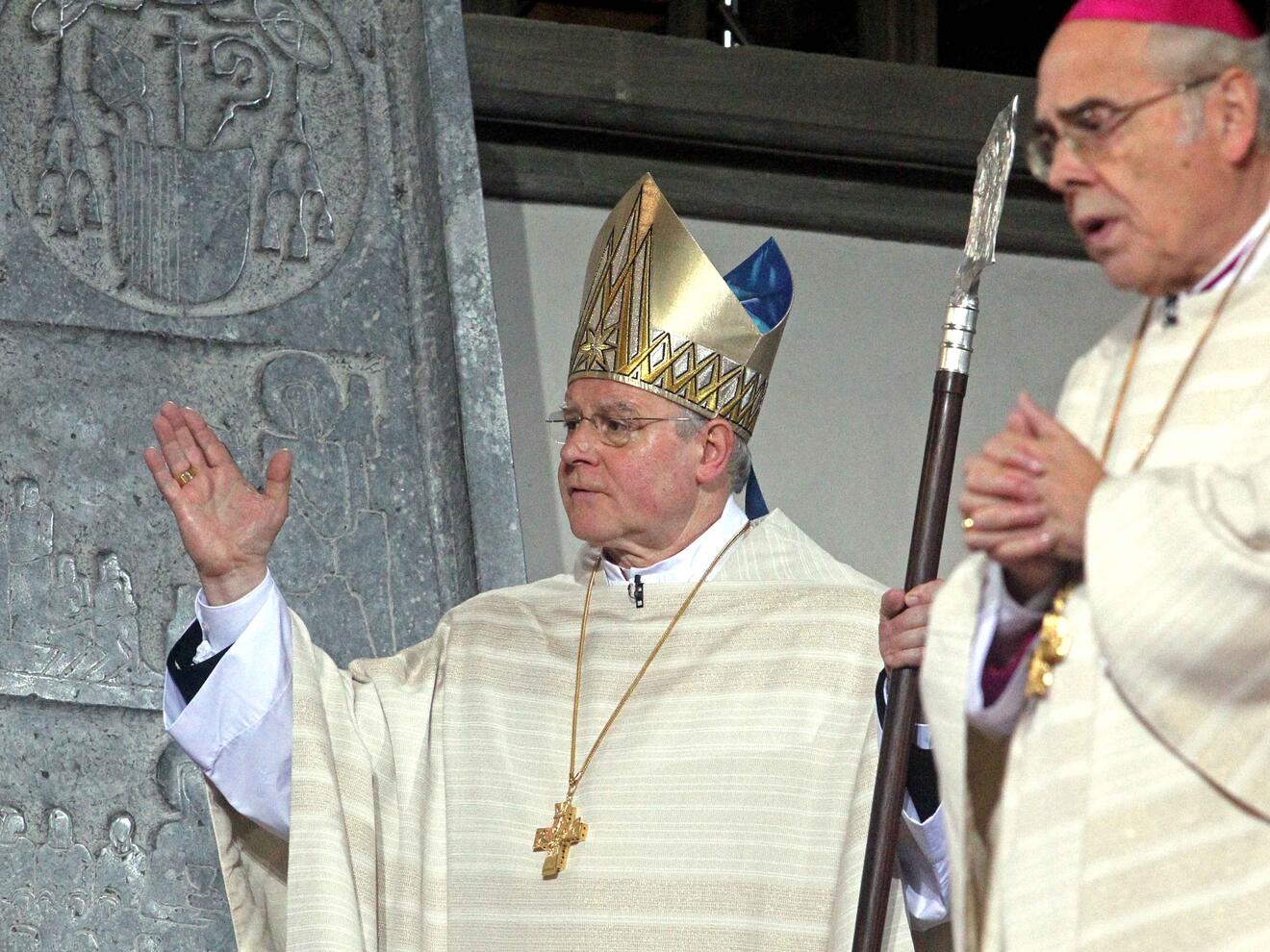 Bischof Konrad neben Weihbischof Josef Grünwald, der die Diözese in der Zeit der Sedisvakanz als Diözesanadministrator leitete. 