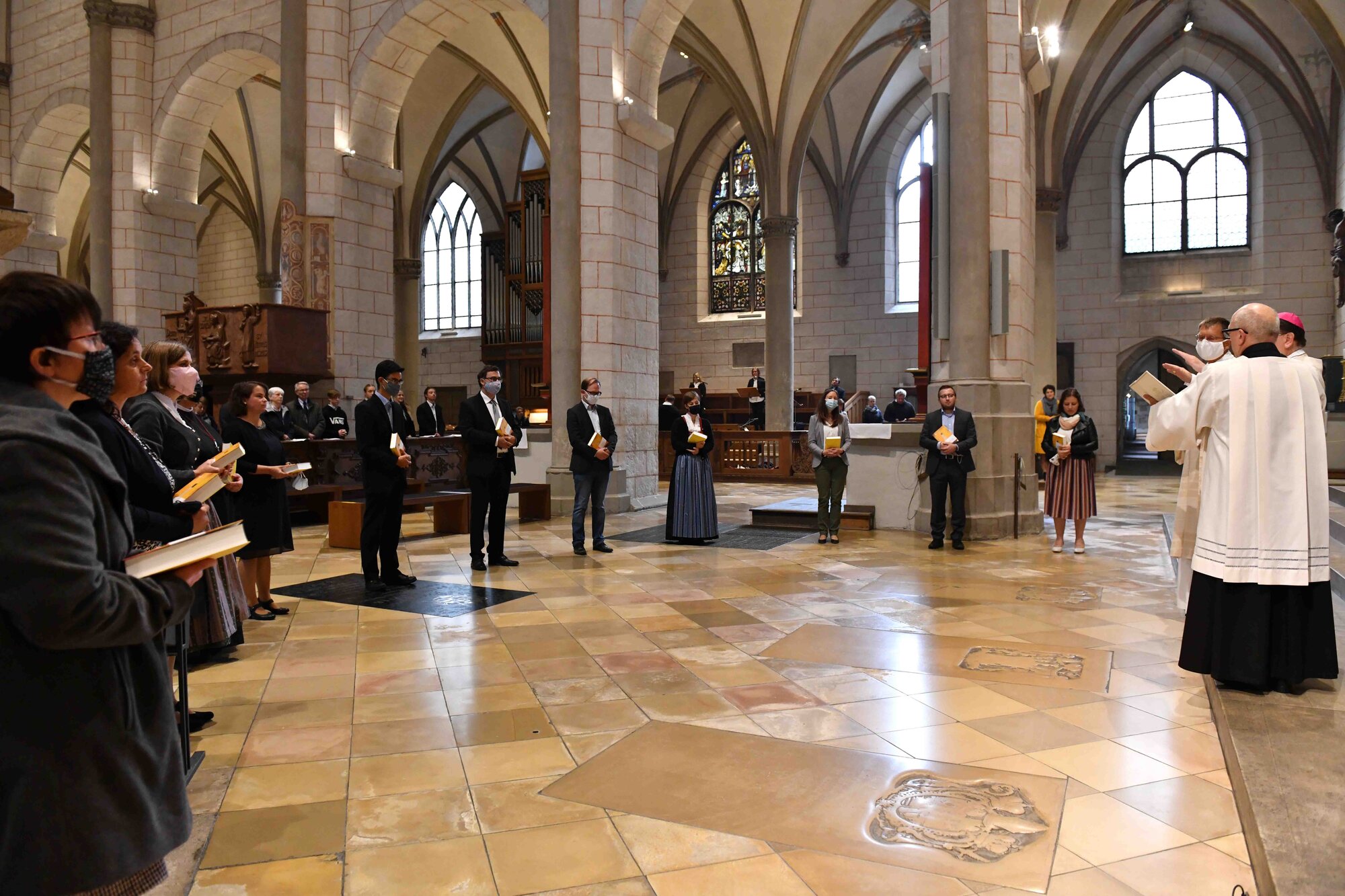 Segen vor Altar
