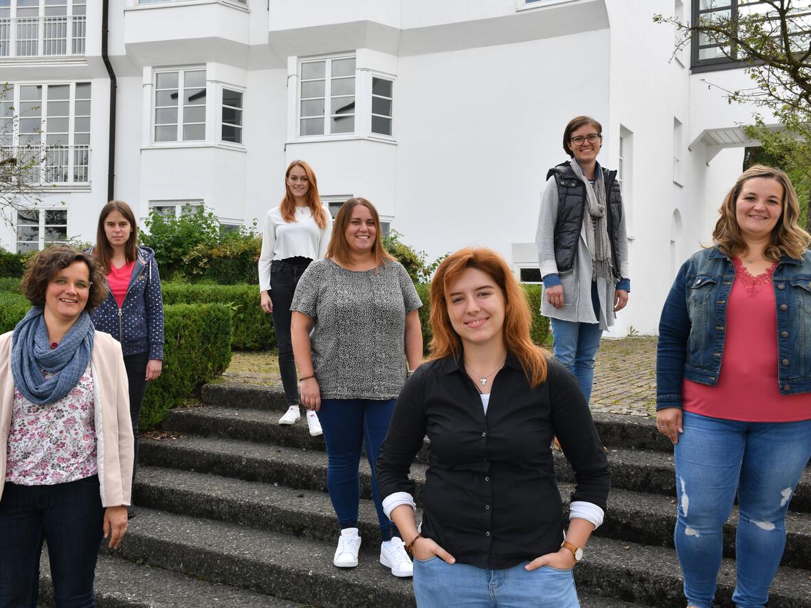 Sie sind auf dem Weg, Gemeindereferentinnen zu werden (v.l.): Claudia Chmiel, Magdalena Görtler, Lisa Kiesel, Anna Kölz, Franziska Demuth, Maria Hartmann, Liana Handlgruber