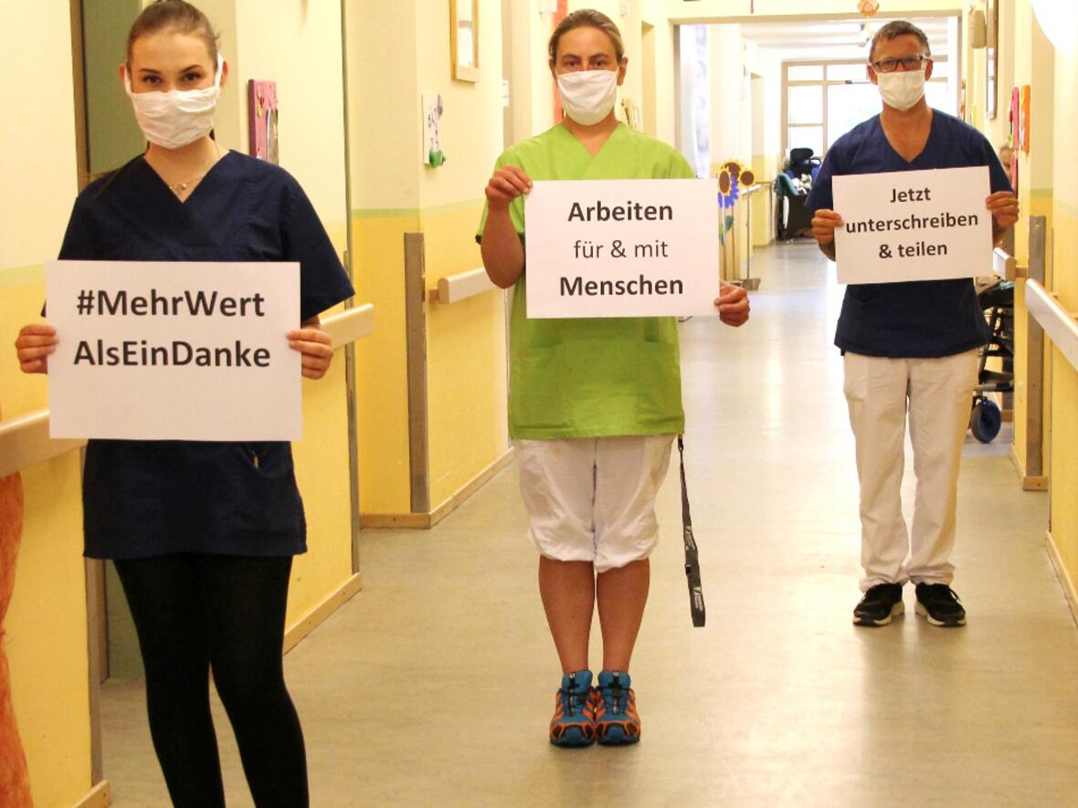 Mitarbeiterinnen und Mitarbeiter, die sich für die Unterstützung der Petition "Mehr wert als ein Danke" stark machen. (Foto: Regens Wagner Lautrach)