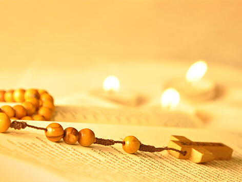 Gemeinsam Solidarität bekunden mit dem lichtreichen Rosenkranz (Foto: pixabay)