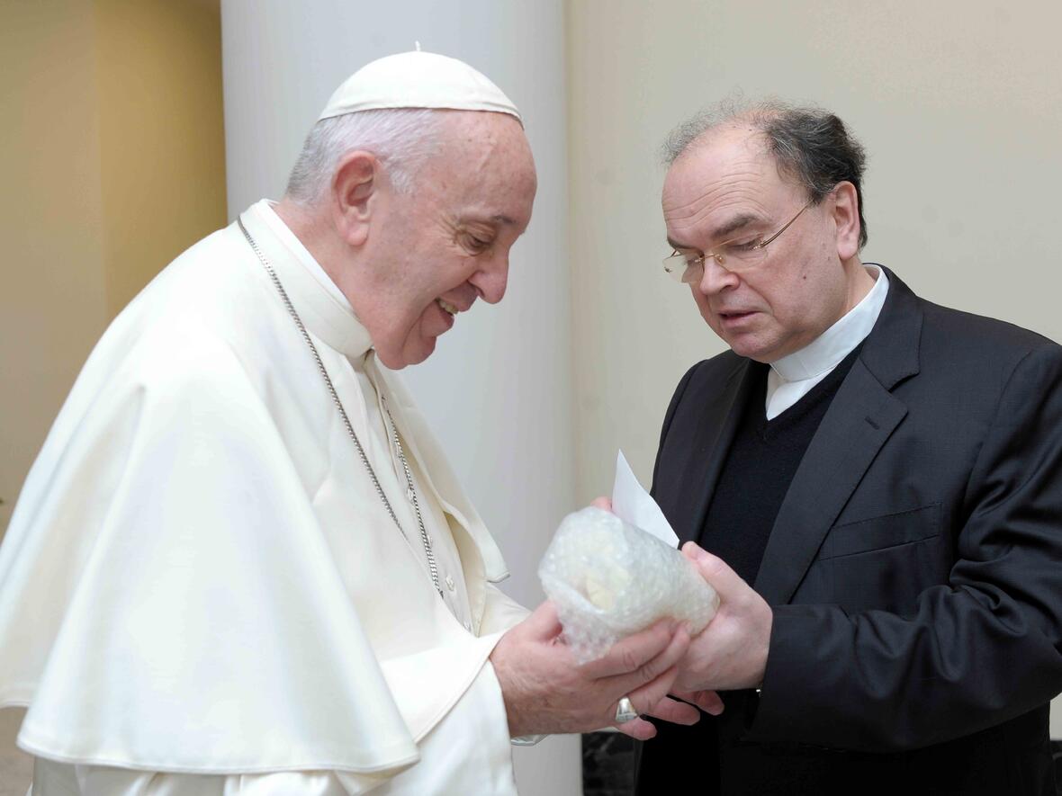 Freude über das Gnadenbild der "Knotenlöserin". (Copyright Foto: Servizio Fotografico - Vatican Media)
