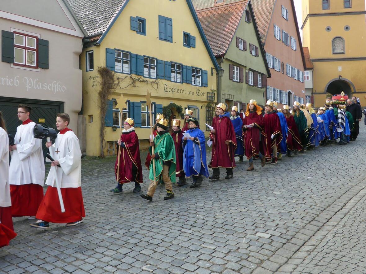 dreikoenigsprozession-in-dinkelsbuehl3636436