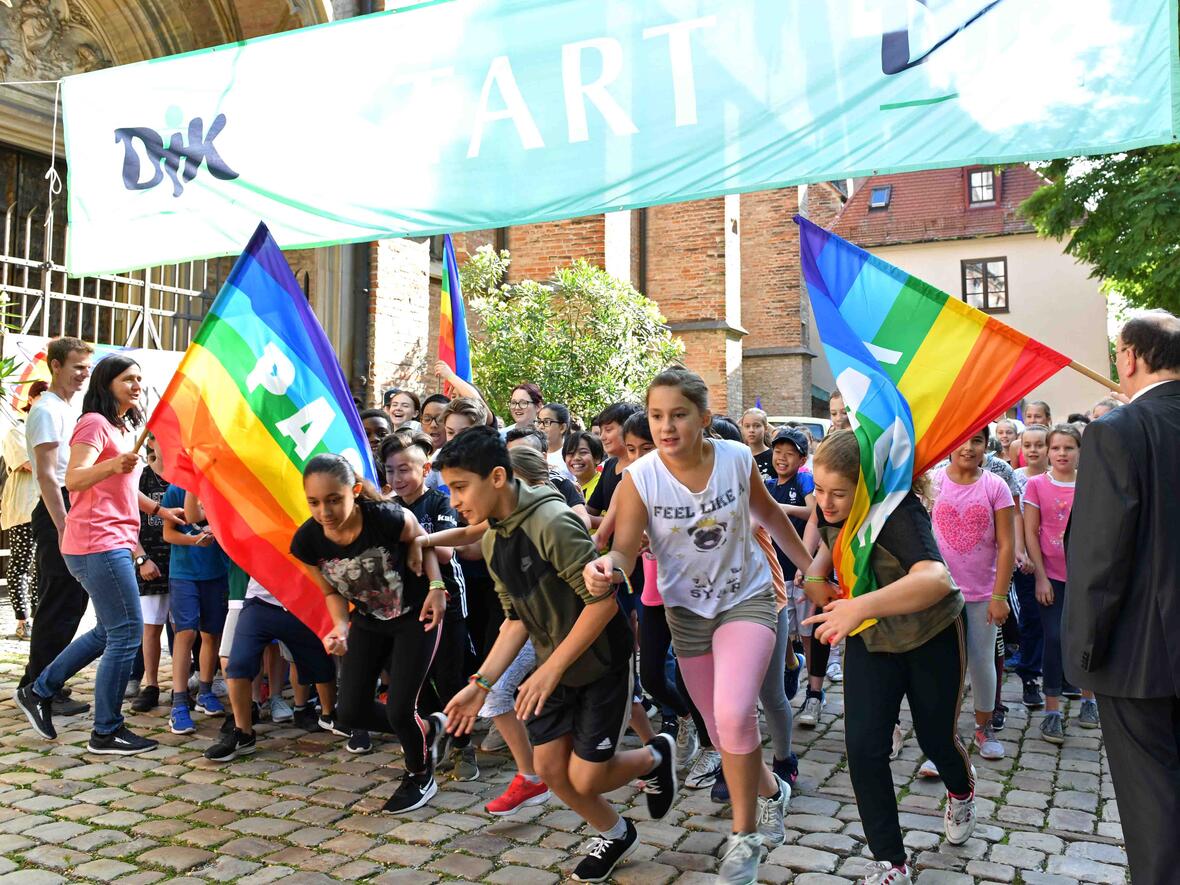 Laufen für den guten Zweck beim Interreligiösen Augsburger Friedenslauf. (Archivfoto: Nicolas Schnall / pba)