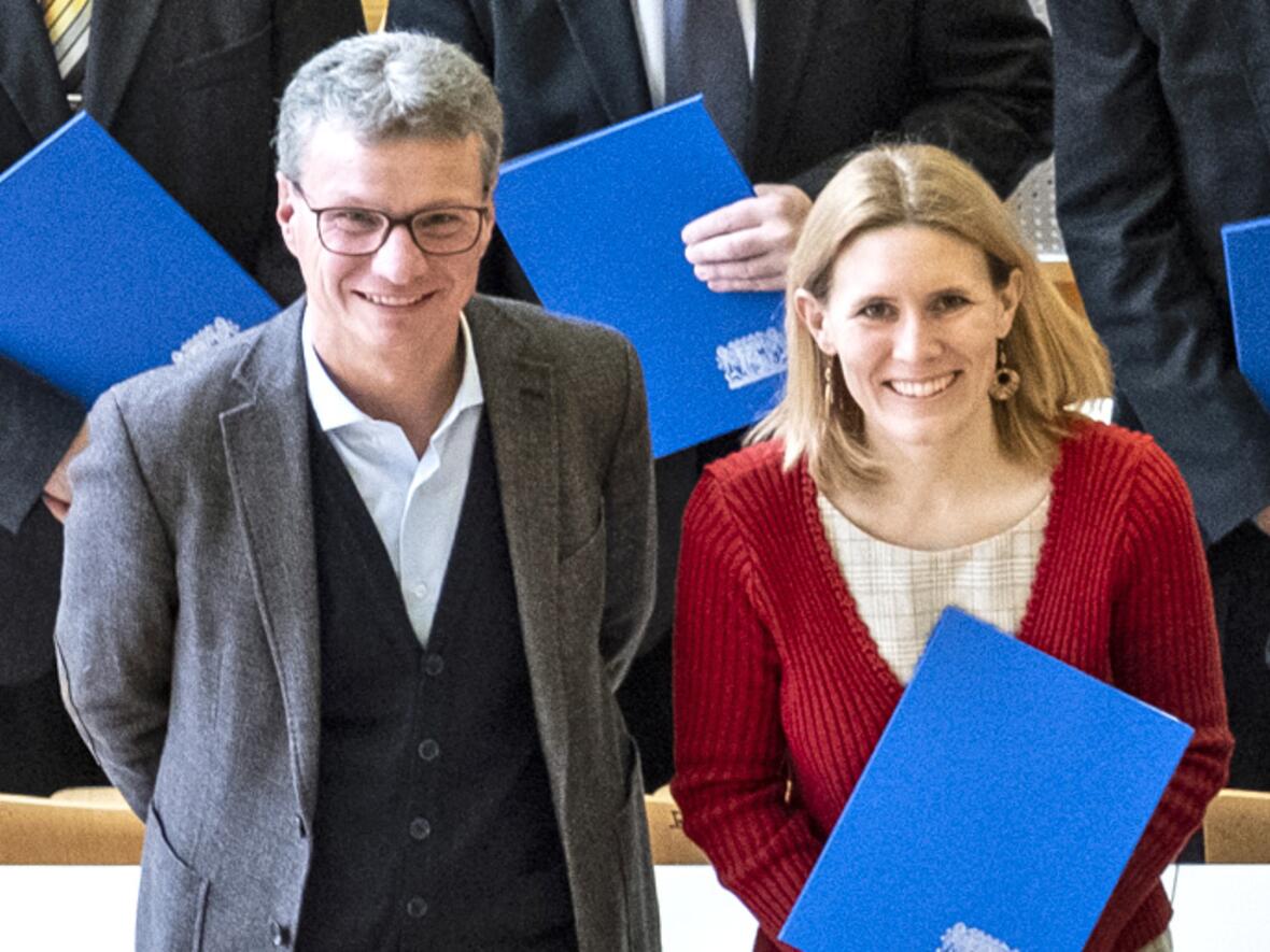 Wissenschaftsminister Bernd Sibler zeichnete Dr. Sabine Konrad neben 14 weiteren Hochschullehrerinnen und -lehrern mit dem "Preis für gute Lehre" aus. (Foto: Universität Passau)