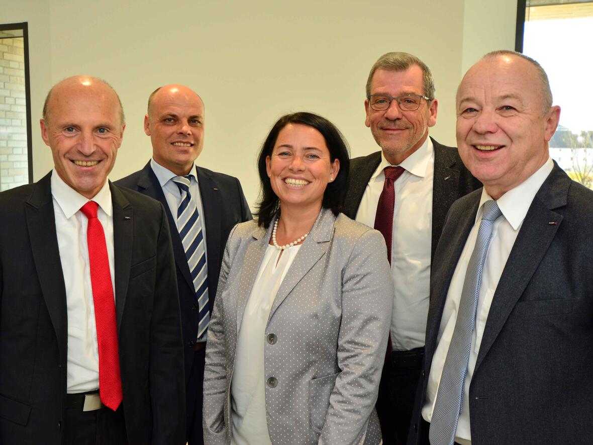 Der neue Vorstand der KJF (v.l.) Direktor Markus Mayer mit den Vorständen Siegmund Hahn (Infrastruktur), Carmen Seitz (Finanzen), Franz-Josef Schwarzkopf (Personal) und Stefan Leister (Soziales). Der Vorstandsbereich Medizin ist noch nicht besetzt. (Fotos: KJF/Winfried Karg) 