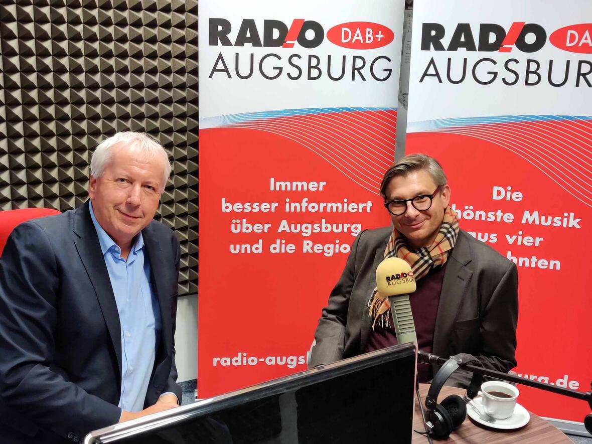 Uli Bobinger im Gespräch mit dem Bischöflichen Finanzdirektor Jérôme-Oliver Quella (Foto: Radio Augsburg).