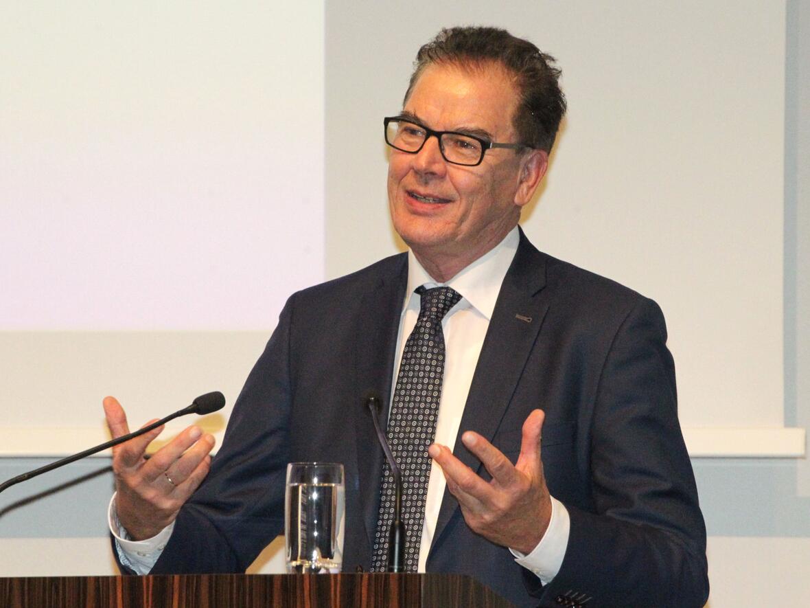 Mit Appellen für eine gerechtere und zukunftsfähige Welt im Gepäck kam Bundesentwicklungsminister Müller als Festredner zum Jahresempfang des Bistums. (Fotos: Annette Zoepf / pba)