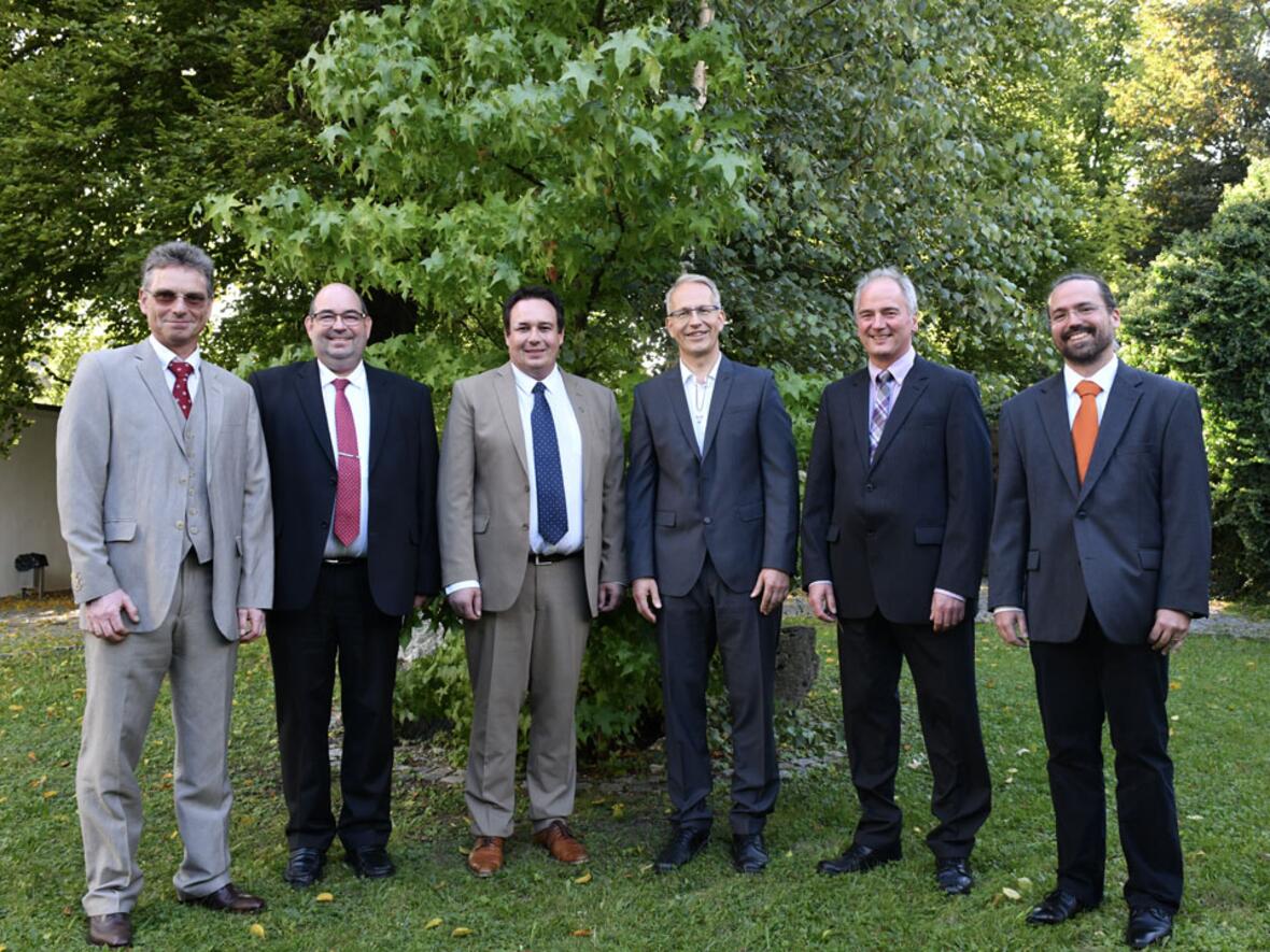 SIe stehen als Weihekandidaten kurz vor dem ständigen Diakonat (v.l.n.r.): Bernhard Beigel, Bernd Skuras, Martin Lindner, Frank Schnarrenberger, Michael Gastl und Dr. Marc André Selig (Foto: Daniel Jäckl / pba)
