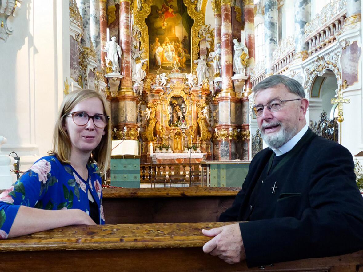 Am Sonntag zu hören: Katharina van der Beek im Gespräch mit Wiespfarrer Msgr. Gottfried Fellner. (Foto: Radio Augsburg)
