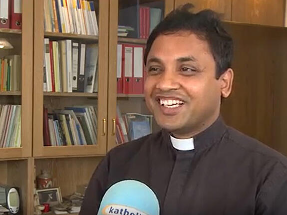 Pfarrer Francis Assisi Sebamalai aus Sri Lanka kommt heuer zum dritten Mal als Urlaubsvertretung zu uns ins Bistum. (Foto: katholisch1.tv)