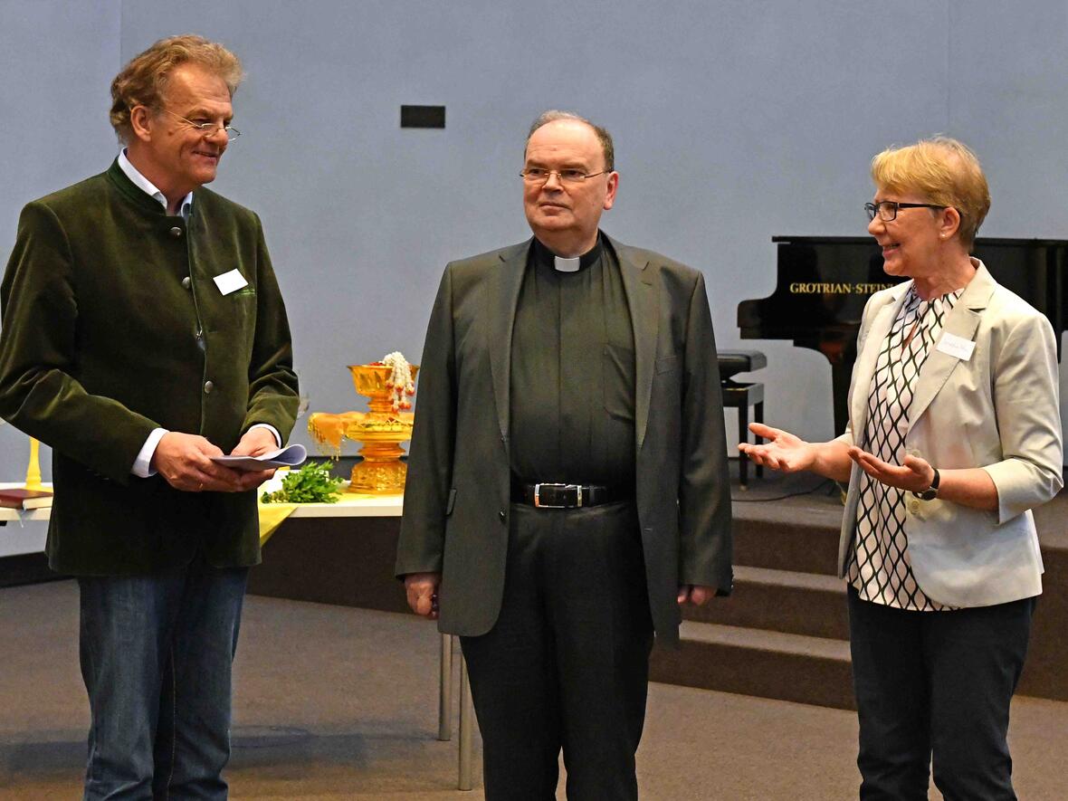 weltreligionen-segnen-und-gesegnet-werden3509701