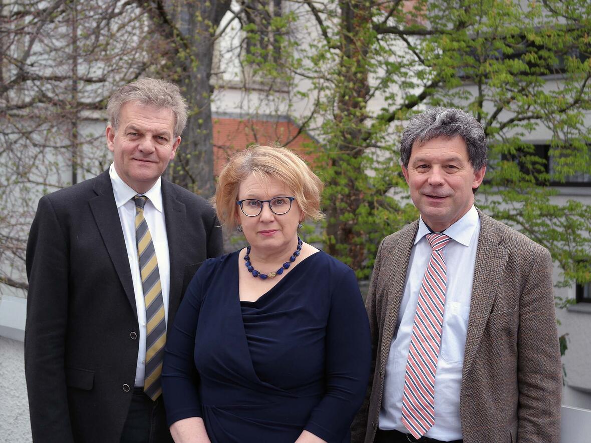 Bernhard Scholz, Martina Lutz und Anton Schuster (von links) haben gestern Ordinariatsmitarbeitern die Prävenionsarbeit des Bistums vorgestellt (Foto: Karl-Georg Michel/pba).