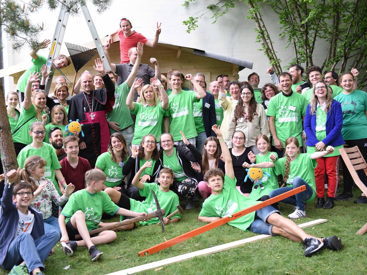 Die Pfarrjugend Königsbrunn: Im Pfarrgarten haben sie unter anderem eine neue Hütte gebaut. Fotos: Maria Steber / pba.