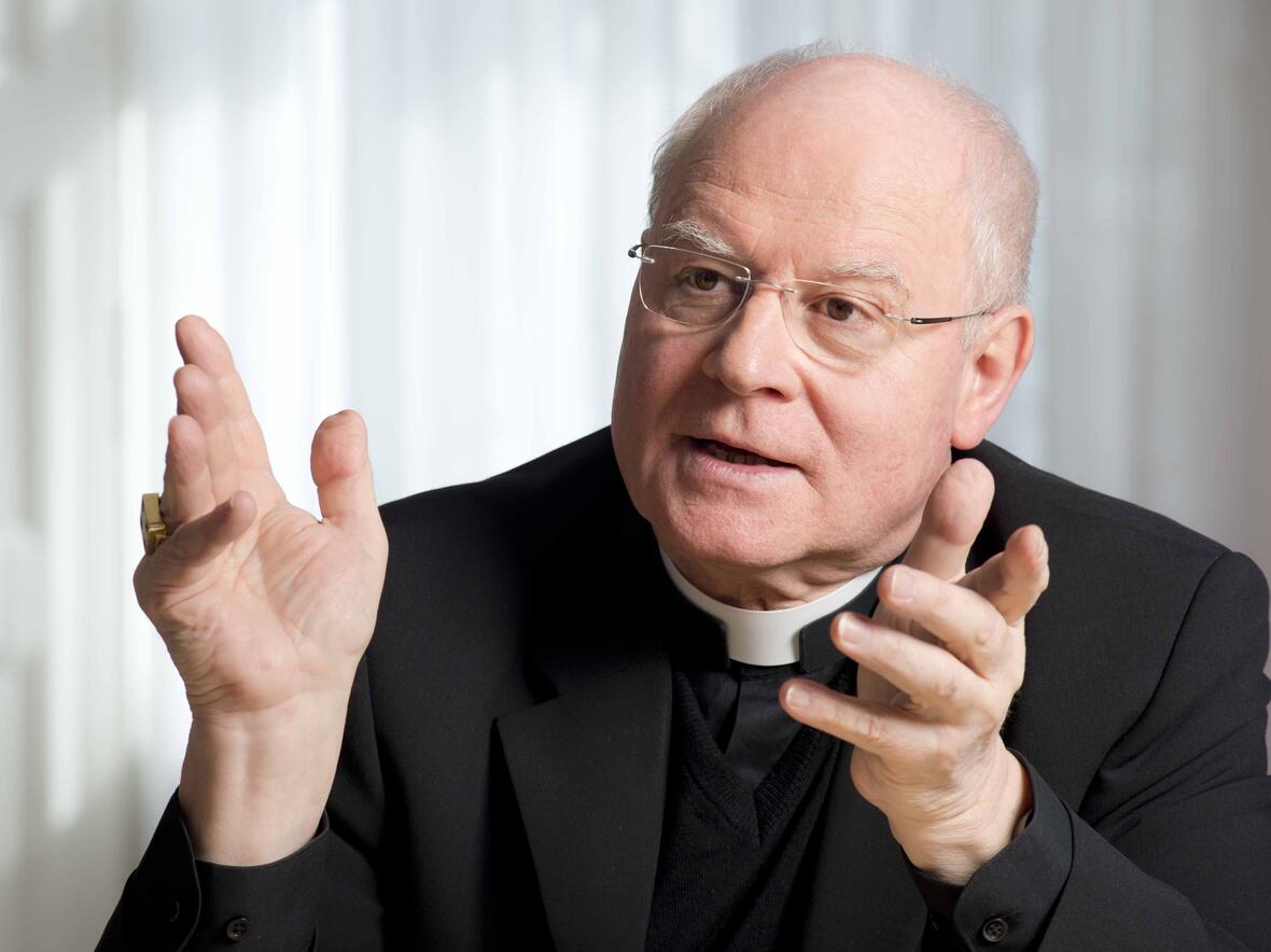 Bischof Konrad äußert sich zu kirchlichen und gesellschaftspolitischen Themen und erzählt von seinen Plänen für den Ruhestand. (Foto: Bernd Müller / pba)