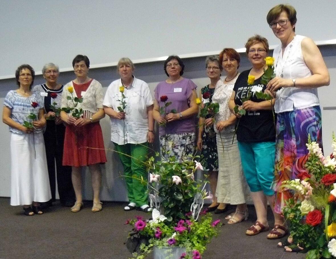 Barbara Sproll, Roswitha Böck, Rita Beisser, Brigitte Miller, Gertraud Ostermeyer, Irmgard Hornsteiner, Marianne Lang, Andrea Mantlik, Barbara Götz (v.links). Foto: Pfarrhaushälterinnen