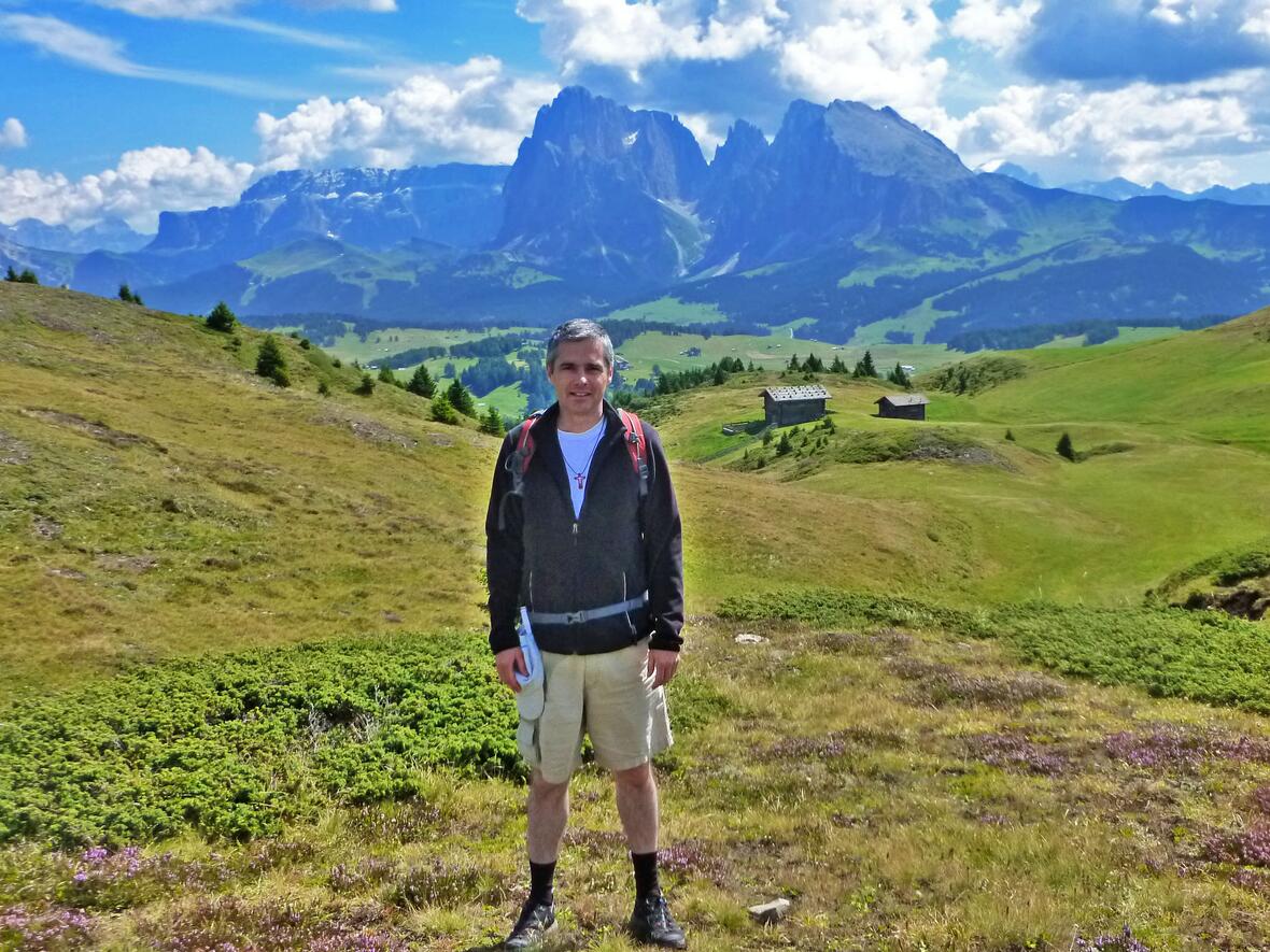 Dekan Martin Straub ist in seiner Freizeit am liebsten in den Bergen unterwegs. (Foto: privat)