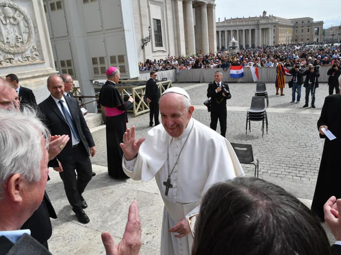 Papst Franziskus nach der Generalaudienz bei den Diakonen aus Augsburg (Fotos: Robert Ischwang)