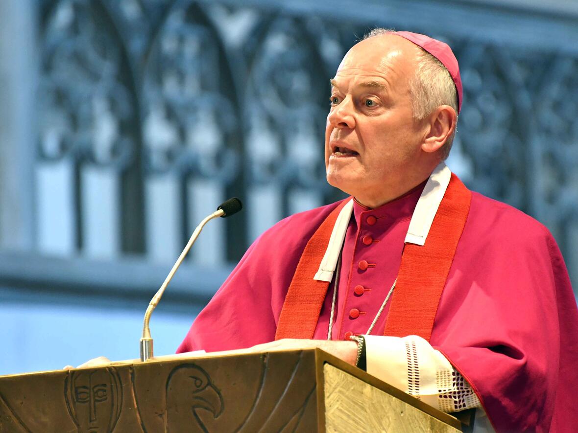 Weihbischof Anton Losinger bei der Ansprache während der Karfreitagsliturgie. (Foto: Nicolas Schnall / pba)