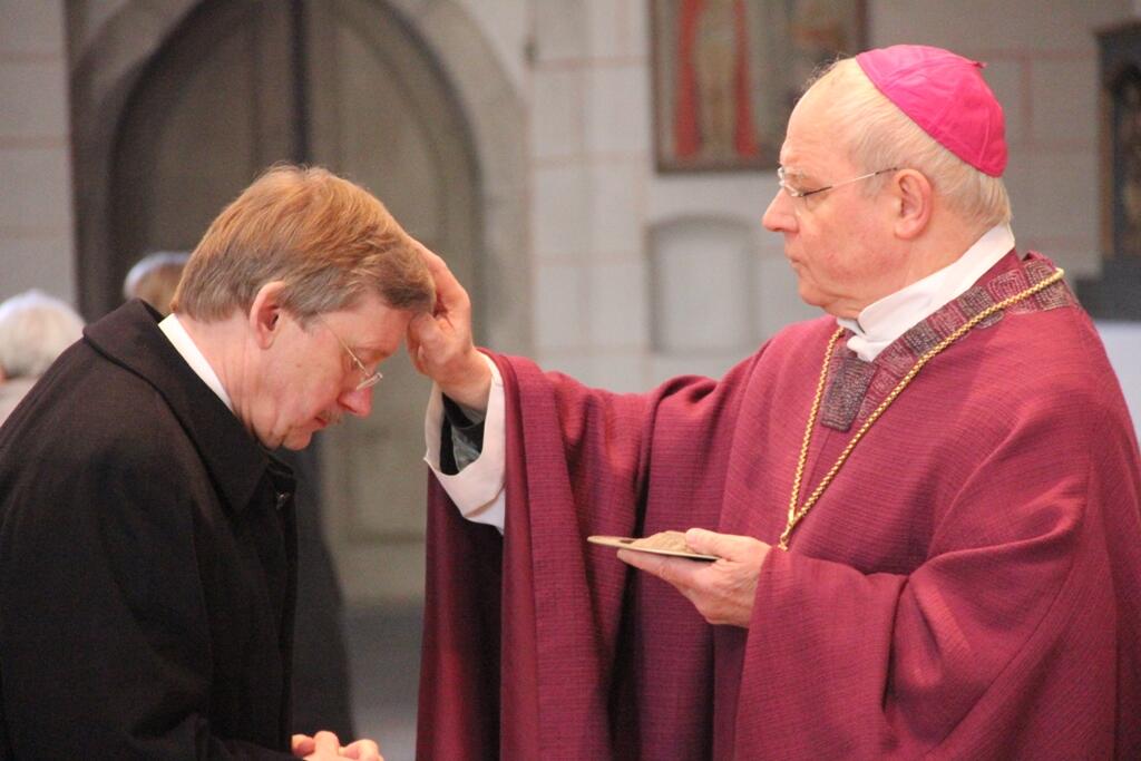 aschermittwoch-der-kuenstler-im-augsburger-dom677062