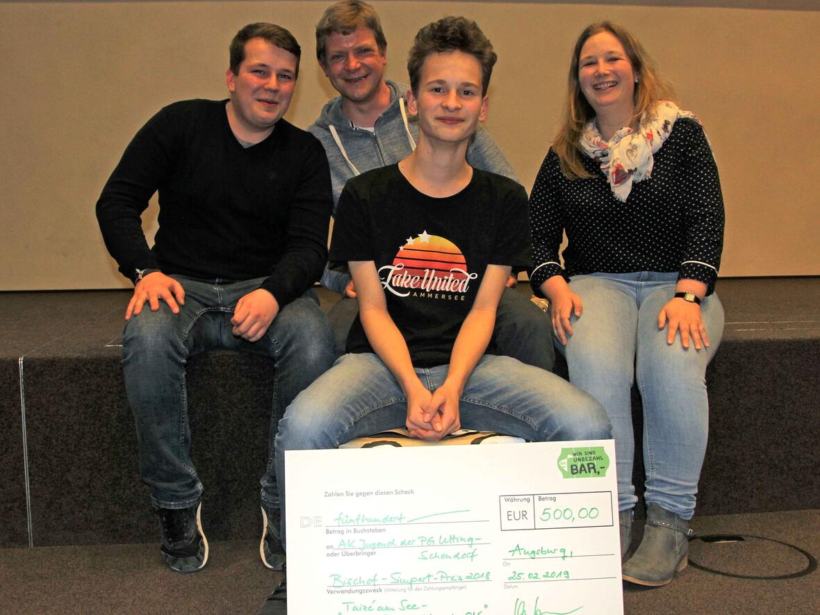 Der Arbeitskreis Jugend der Pfarreiengemeinschaft Utting-Schondorf wurde mit dem Bischof Simpert Preis 2018 ausgezeichnet (Fotos: BDKJ / Teresa Jetschina).