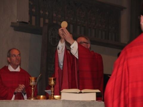 Generalvikar DK Prälat Karlheinz Knebel zelebrierte die Heilige Messe anlässlich des diamantenen Priesterjubiläums von Papst Benedikt XVI. .
