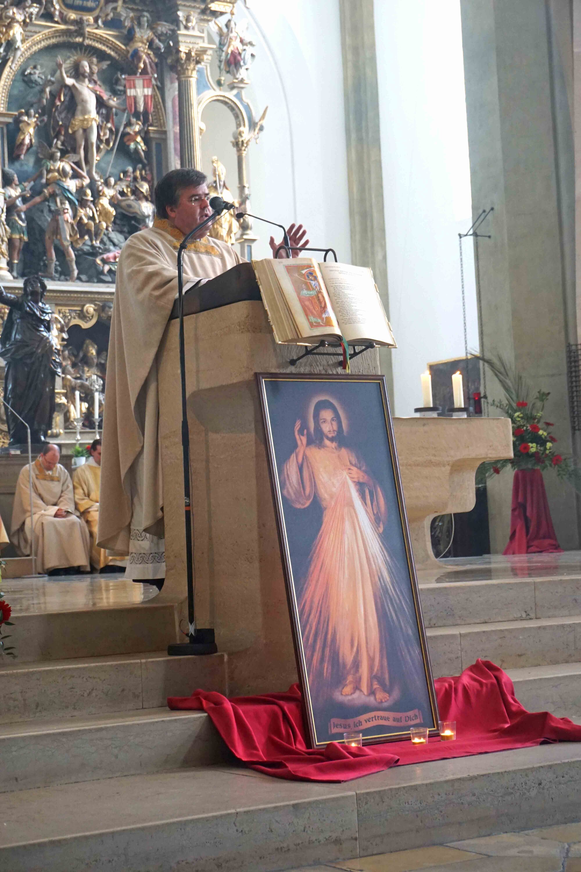 Generalvikar Harald Heinrich bei der Predigt (Foto: Karin Demartin)