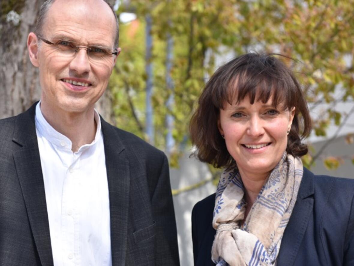 Verwaltungsleiterin Tanja Strobel unterstützt Dekan Markus Mattes in Verwaltungs- und Personalaufgaben der Pfarreiengemeinschaft Neu-Ulm. (Foto: Maria Steber/pba) 