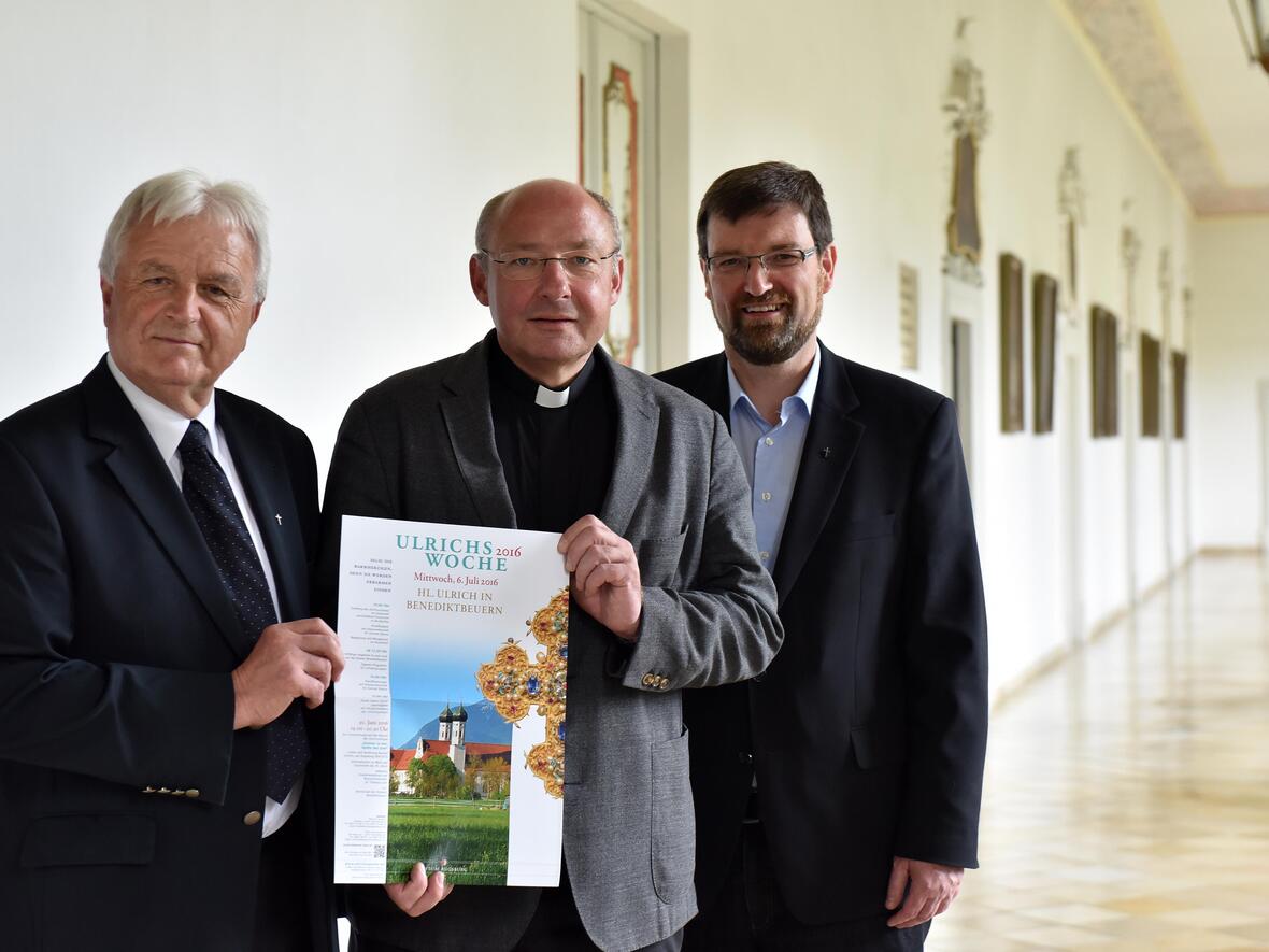 (v.l.) Pater Heiner Heim SDB, Pfarrer Dr. Ulrich Lindl und Pater Reinhard Gesing SDB stellen den Wallfahrtstag in Benediktbeuern vor. (Fotos: Romana Kröling/pba)
