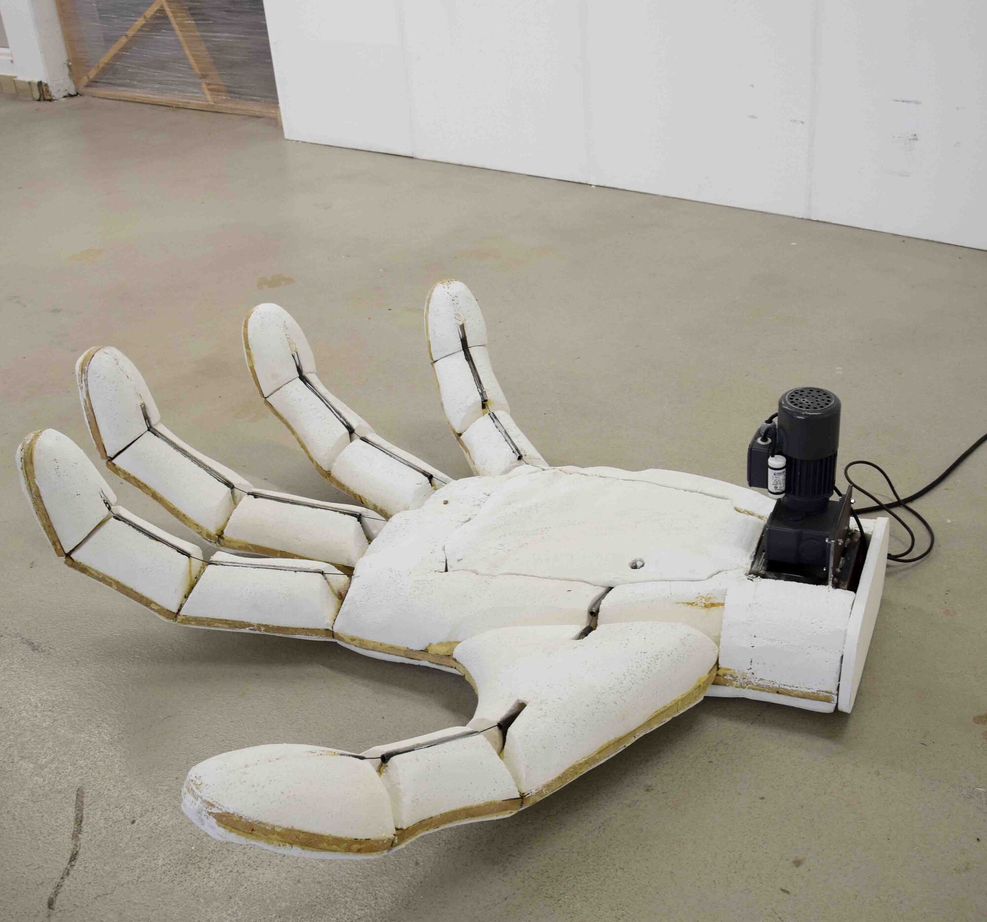 Ebenfalls zu sehen: eine überdimensionale ergreifende Hand. (Foto: Sabine Verspohl-Nitsche/pba)