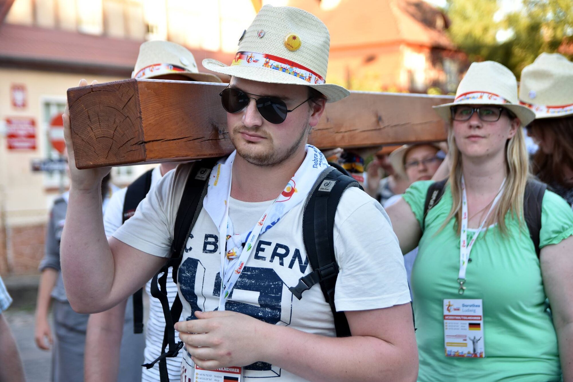 Beim Kreuzweg durch die Stadt. (Foto: Agnieszka Kleijbach)