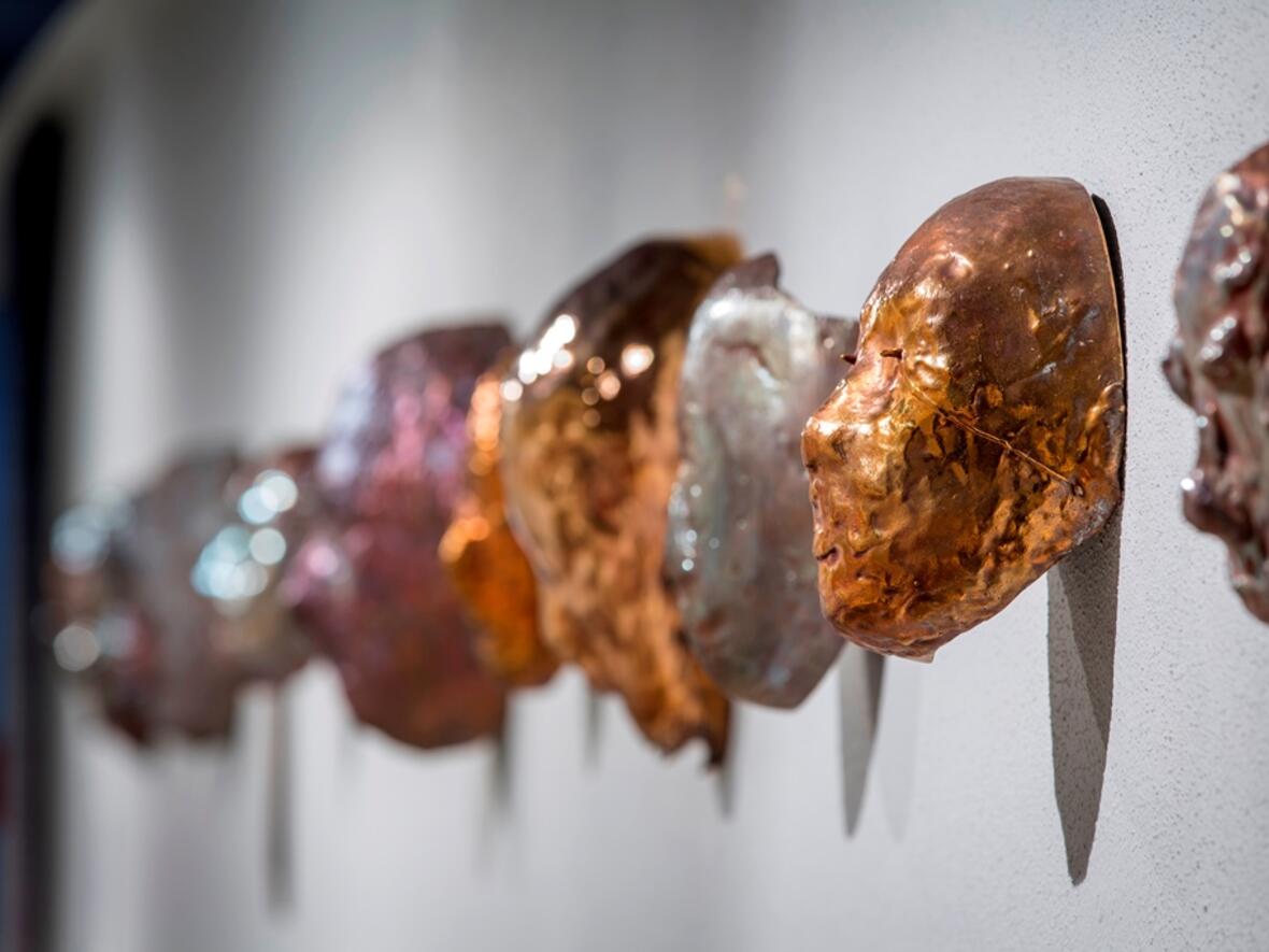 Bruno Wank, Die sieben Todsünden, 2015, Foto: Diözesanmuseum St. Afra, Augsburg. (Foto: Norbert Liesz © VG Bild-Kunst, Bonn 2016)