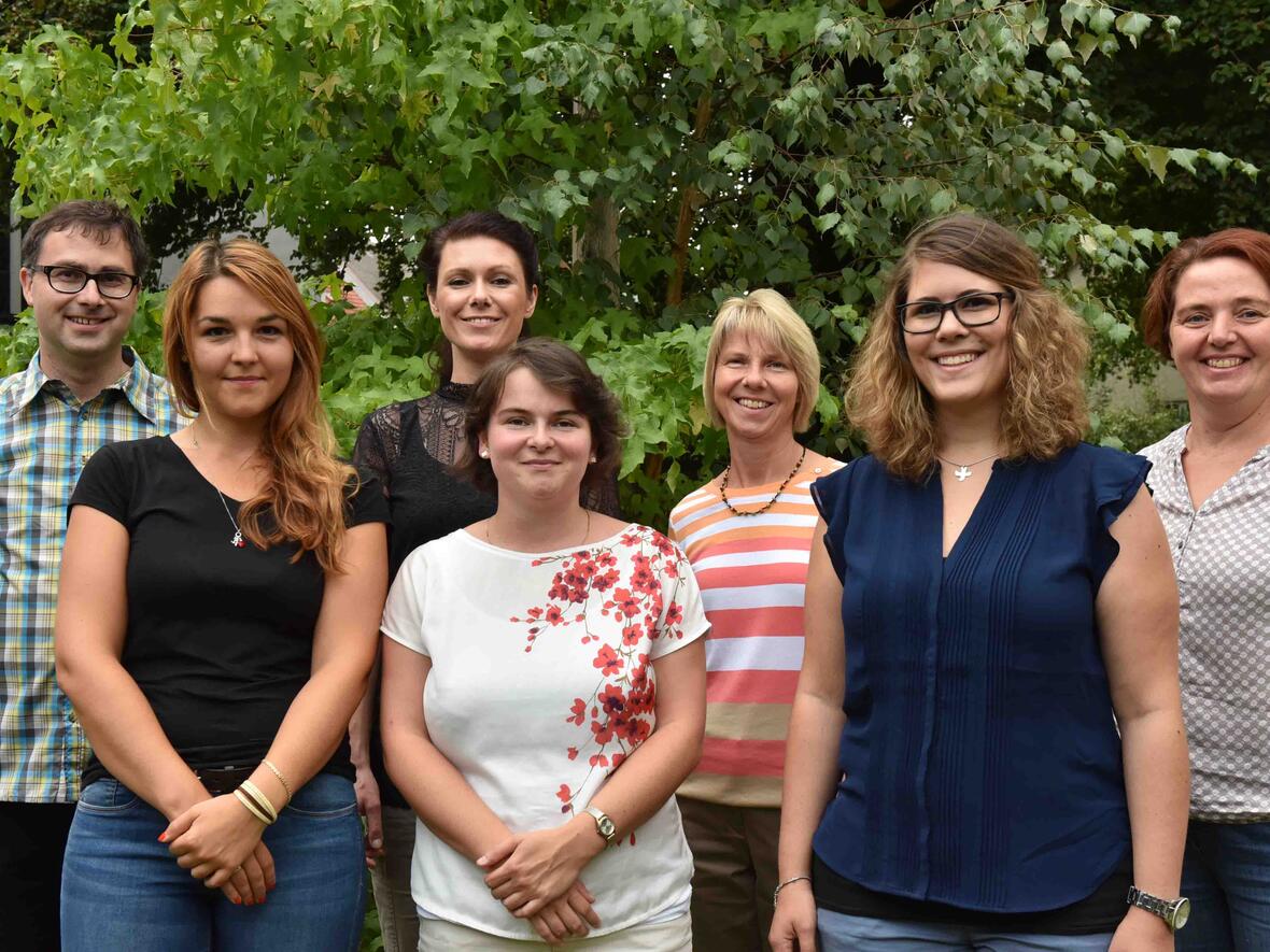 Nikolaus Matosevic, Sina Pitschen, Judith Krug, Dorothee Schindler (alle Pastoralasstistent/-innen), Julia Dorille, Sabrina Jehle, Marlies Landherr (alle Gemeindeassistentinnen) (v.links). Foto: Maria Steber /pba.