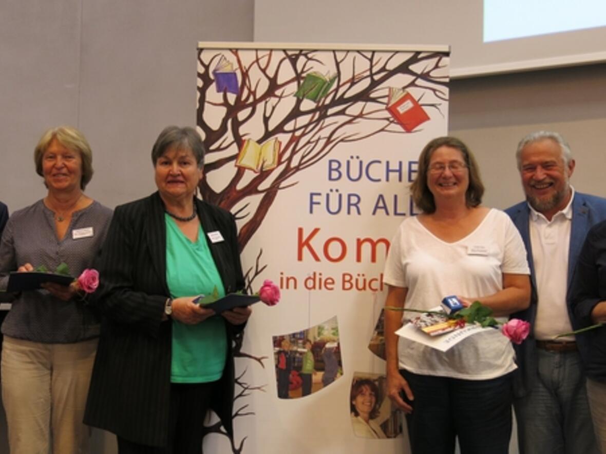 Verleihung des silbernen Ehrenzeichens des Sankt Michaelsbundes für langjährige ehrenamtliche Büchereiarbeit. (Foto: St. Michaelsbund)