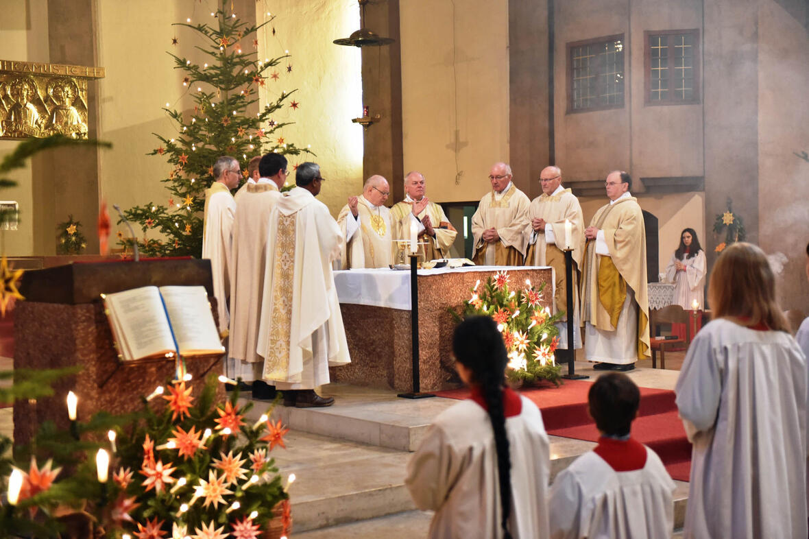 Das Pontifikalamt fand heute wegen der Evakuierung der Augsburger Innenstadt in der Stadtpfarrkirche St. Anton statt. (Foto: Nicolas Schnall / pba)
