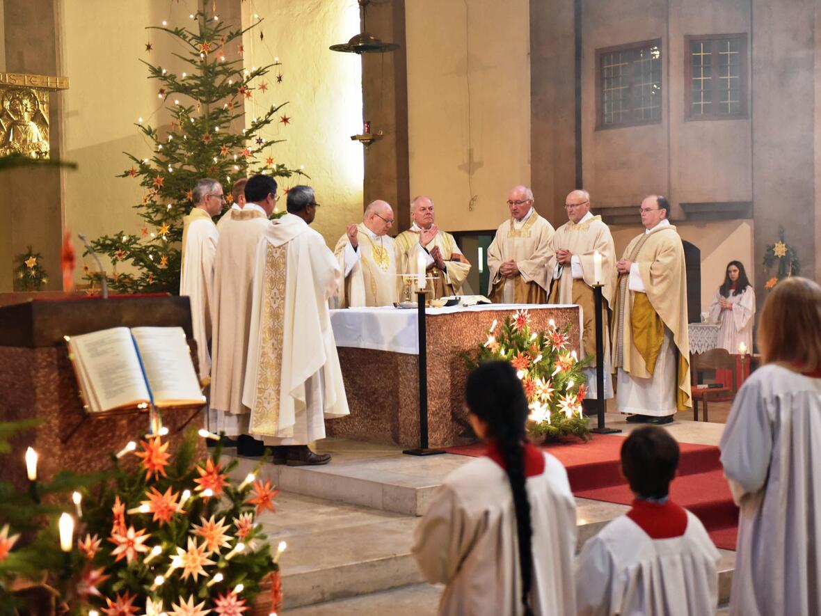 Das Pontifikalamt fand heute wegen der Evakuierung der Augsburger Innenstadt in der Stadtpfarrkirche St. Anton statt. (Foto: Nicolas Schnall / pba)