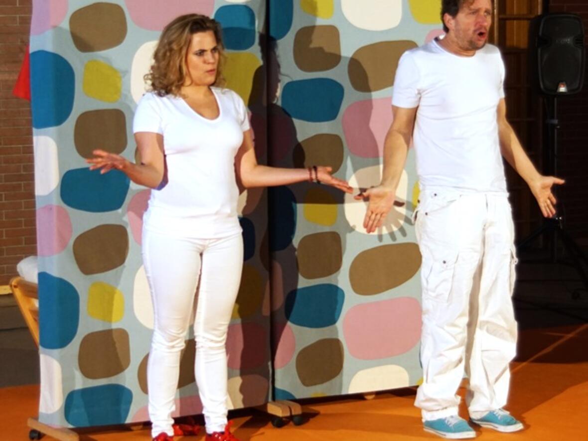 Wie geht das mit den Grenzgefühlen? Durch eine ungewöhnliche Theatervorführung in Dürrlauingen wurden Schüler für das Thema sensibilisiert und es wurde klar, dass ein "Nein" auch tatsächlich "Nein" heißt. (Foto: KJF/Christian Schreiber)
